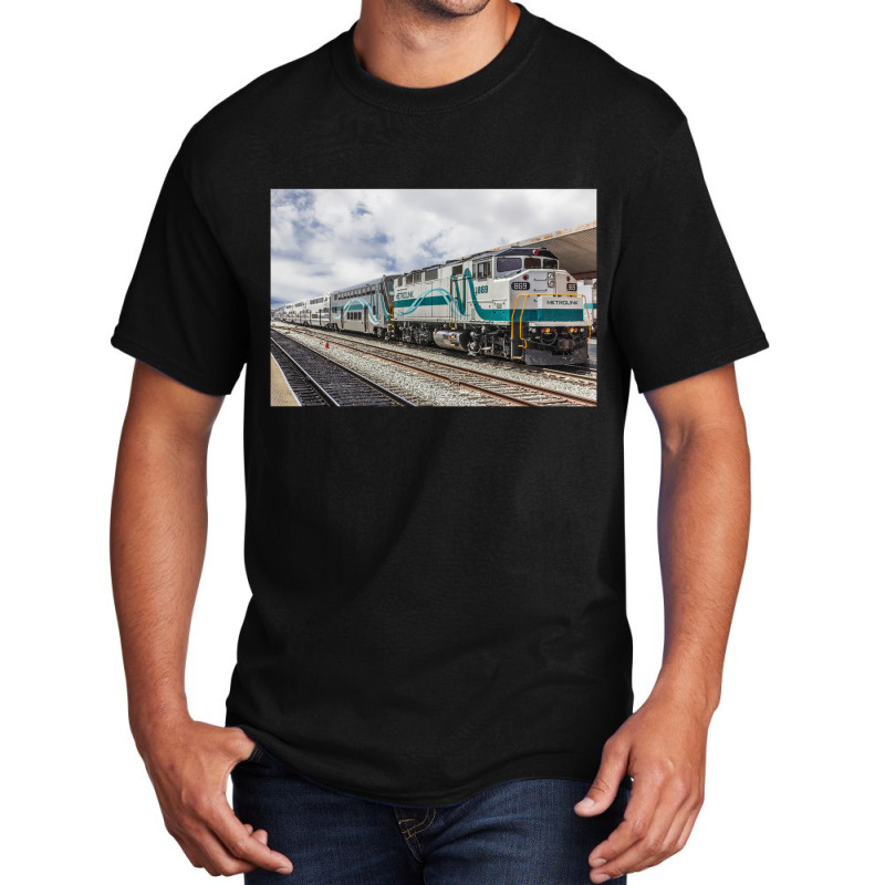 Metrolink Basic T-shirt by aleksdarkink | Artistshot