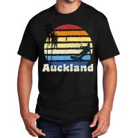 Auckland New Zealand Kitesurfing Kitesurfer Beach Basic T-shirt | Artistshot