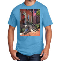 Philadelphia Pa - Bicycle In Front Of Philadelphia Brownstone Basic T-shirt | Artistshot