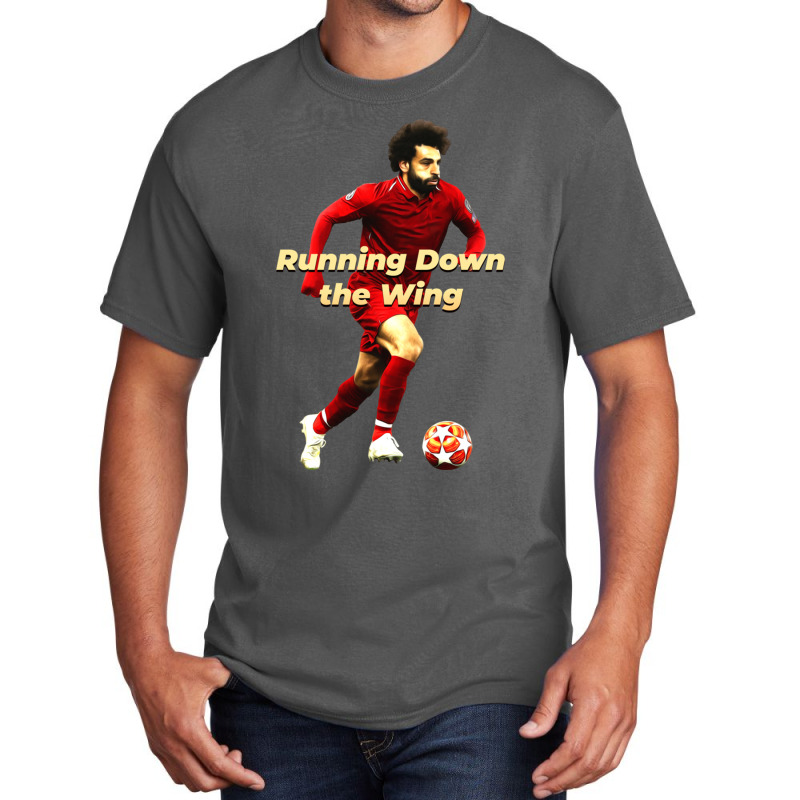 Mo Salah Running Down The Wing Classic Basic T-shirt | Artistshot