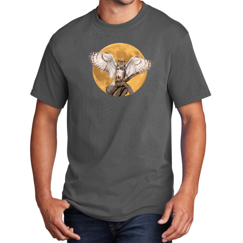 Majestic Great Horned Owl Nocturnal Bird With Full Moon Basic T-shirt | Artistshot