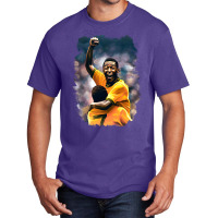 Pelé Rip 2022 Brazil Basic T-shirt | Artistshot