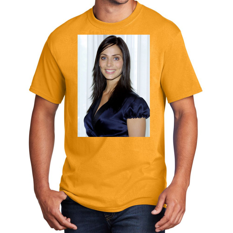 Natalie Imbruglia  , Gift For Girlfriend  , Natali Basic T-shirt by KochDestines | Artistshot