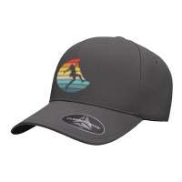 Bouldering T  Shirt Bouldering Silhouette On A Distressed Retro Sunset Seamless Cap | Artistshot