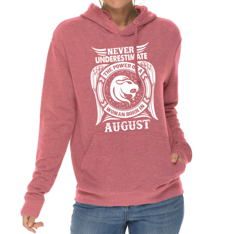 Never Underestimate The Power Of A Woman Born In August Lightweight Hoodie | Artistshot