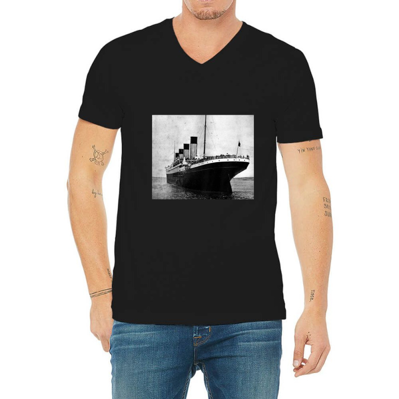 Kids The Titanic Setting Sail V-neck Tee | Artistshot