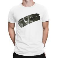 Alien Behind The Dirty Window T-shirt | Artistshot