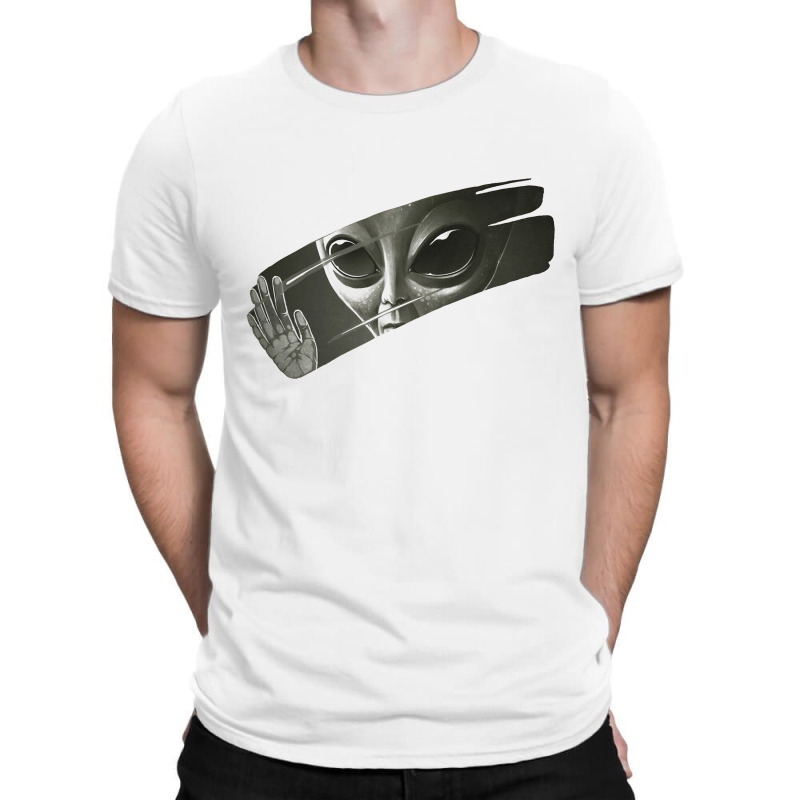 Alien Behind The Dirty Window T-shirt | Artistshot