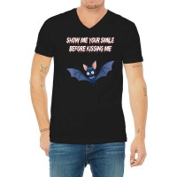 Show Me Your Smile Before Kissing Me Kissing Mouth Vampire T Shirt V-neck Tee | Artistshot