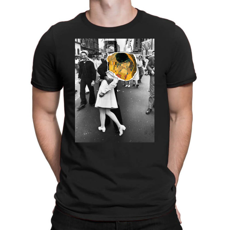 Gustav Klimt Kiss Parody T-shirt | Artistshot