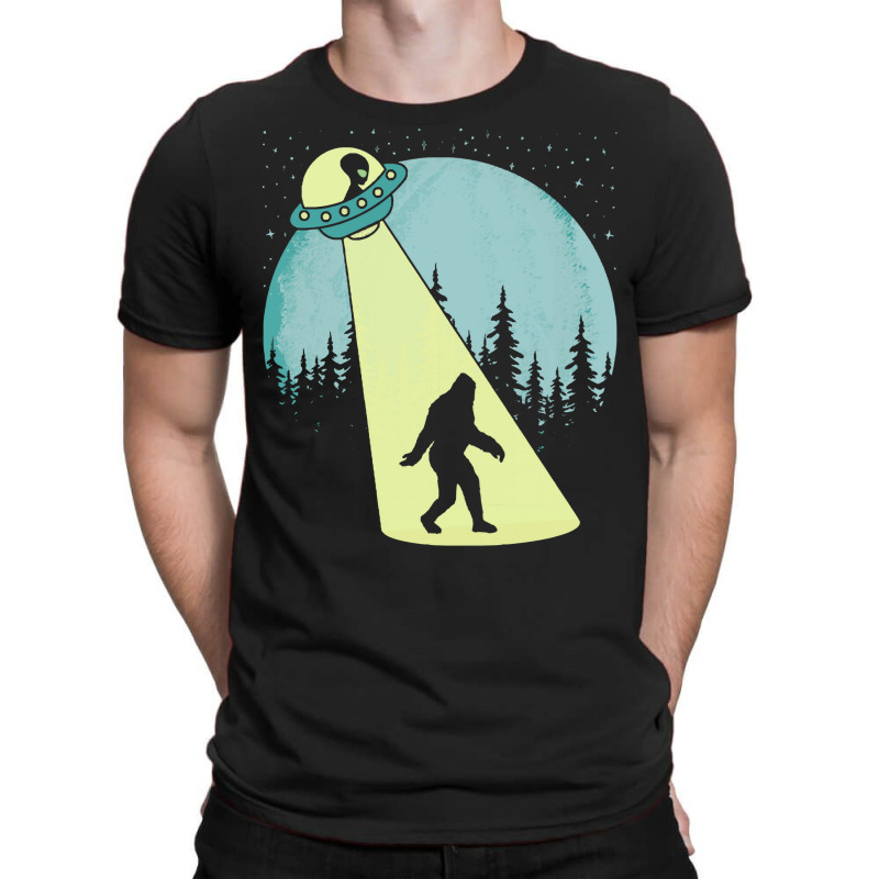 Bigfoot T Shirtbigfoot Ufo Abduction Full Moon T Shirt T-shirt | Artistshot