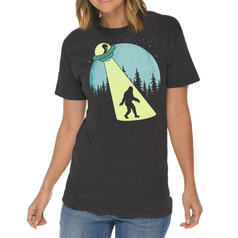 Bigfoot T Shirtbigfoot Ufo Abduction Full Moon T Shirt Vintage T-shirt | Artistshot