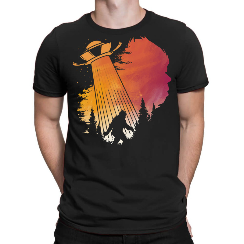 Bigfoot T Shirtbigfoot Ufo Abduction Silhouette T Shirt T-shirt | Artistshot