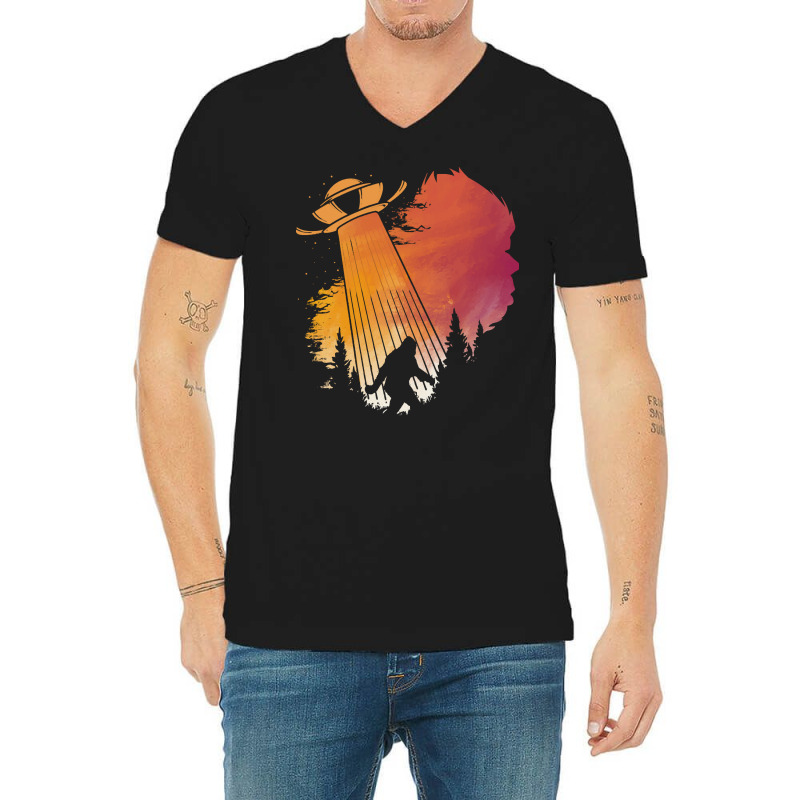 Bigfoot T Shirtbigfoot Ufo Abduction Silhouette T Shirt V-neck Tee | Artistshot